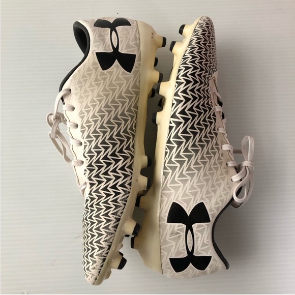 Men’s Under Armour Soccer Cleats - Picture 3 of 11